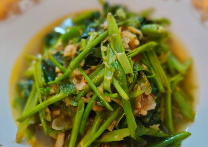 Langkah Mudah untuk Membuat Tumis kangkung balado + ebi yang Enak Banget