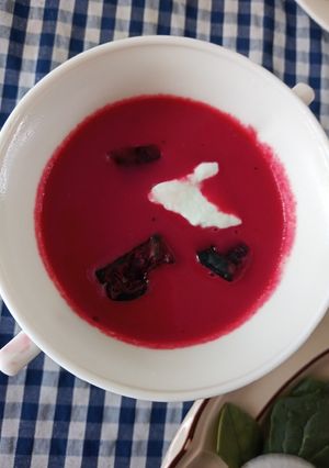 Una foto de Crema de betabel y chipotle ❤❤