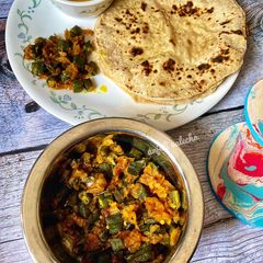 A picture of Bhindi do pyaza.