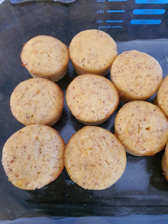 A picture of Mandarin & Almond cake.