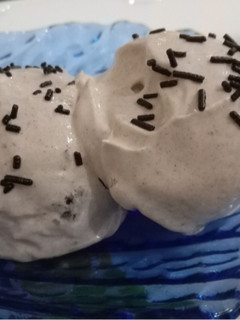 ઓરિઓ કુકીઝ આઈસ્ક્રીમ (cookies and cream ice cream icecream recipe in Gujarati) રેસીપી મુખ્ય ફોટો