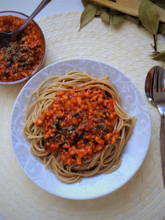 Una foto de Espaguetis con boloñesa vegetariana 🍝