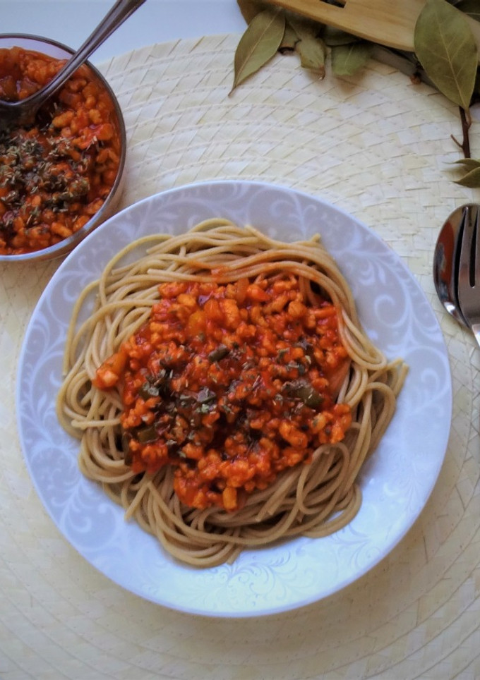 Una foto de Espaguetis con boloñesa vegetariana 🍝