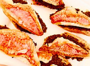 Une photo de Pinchos De tapenade et rougets