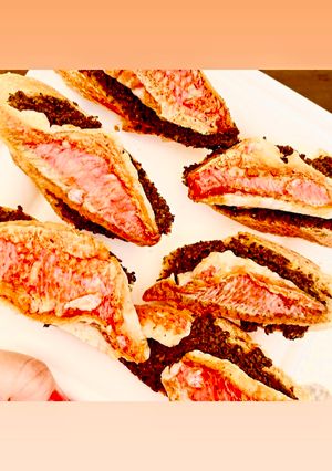 Une photo de Pinchos De tapenade et rougets