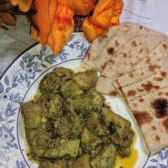 A picture of Green Boneless Chicken Karahi 😋or Chicken Hara Masala 😋.