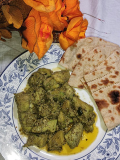 A picture of Green Boneless Chicken Karahi 😋or Chicken Hara Masala 😋.