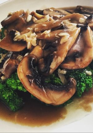 Foto resep Mushroom broccoli with oyster sauce
