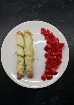 Cukkinibe tekert virsli recept fotója