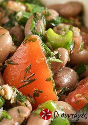 Φωτογραφία της συνταγής Μεσογειακή Σαλάτα από φασόλια χάντρες, ντομάτα, μυρωδικά, καρύδι και σουσάμι