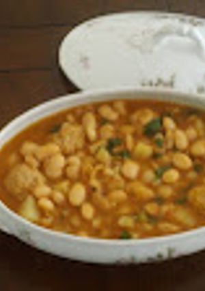 Una foto de Potaje con albóndigas de mi iaia