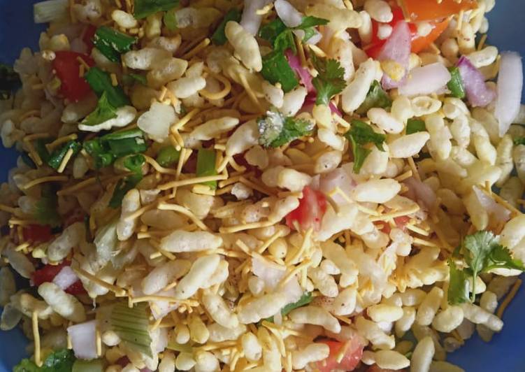 Steps to Prepare Super Quick Homemade Mudhi (bhelpuri)