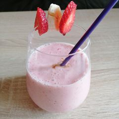 A picture of Strawberry banana smoothie.