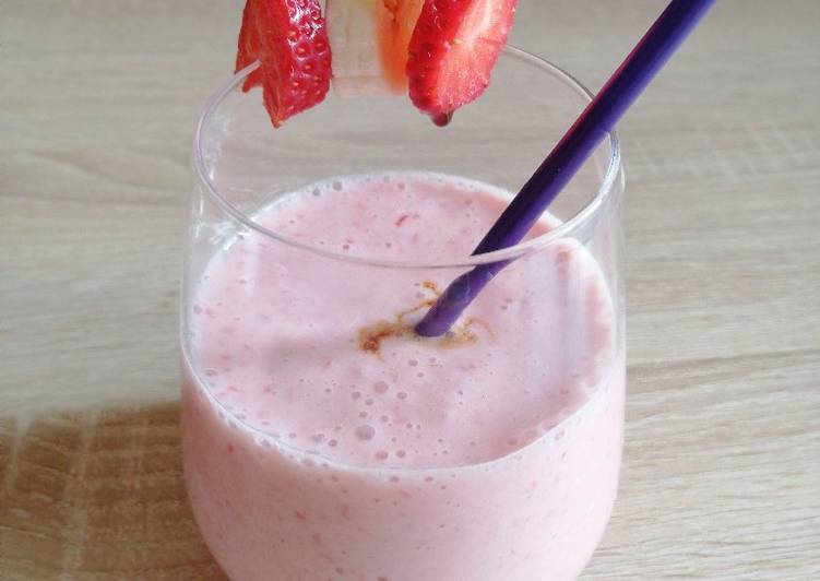 Steps to Make Speedy Strawberry banana smoothie