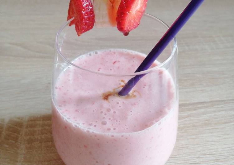 Steps to Prepare Super Quick Homemade Strawberry banana smoothie