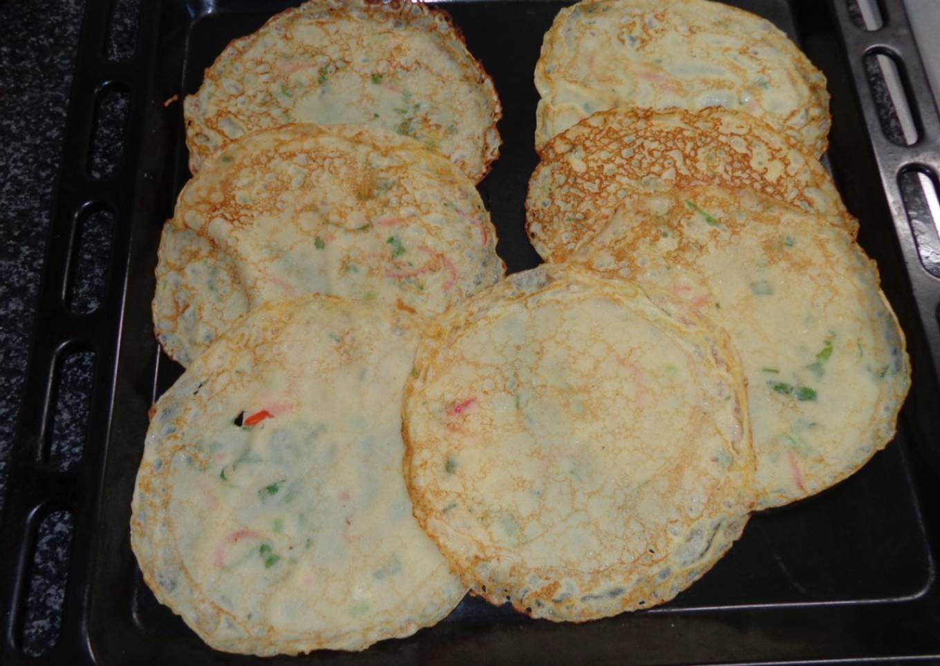 Masa de crepes con cebollines y pimientos