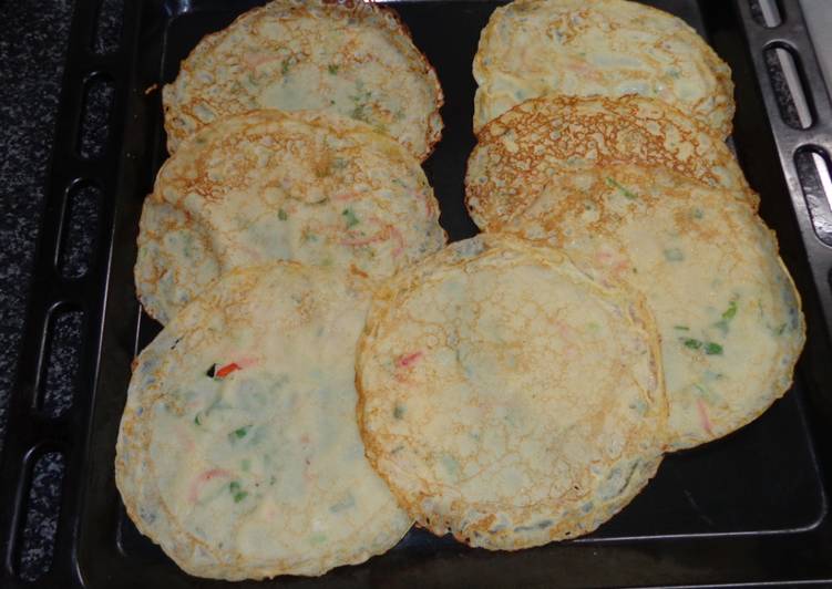 Masa de crepes con cebollines y pimientos