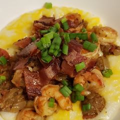 A picture of Shrimp & Sausage Grits.