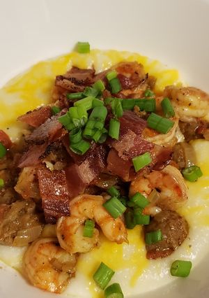 A picture of Shrimp & Sausage Grits.