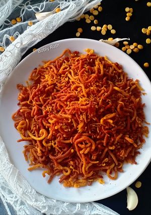 A picture of Garlic Chana dal Sev.