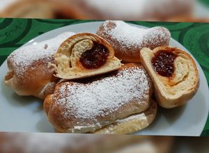 Una foto de Facturas rellenas de dulce de Membrillo