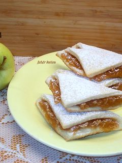 Almás háromszögek recept fotója