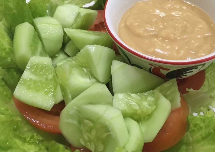 Resep Salad simple dengan homemade sesame dressing Bikin Manjain Lidah