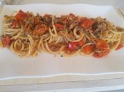 Una foto di spaghetti alle vongole