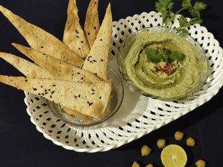 Lavash and mint flavoured hummus