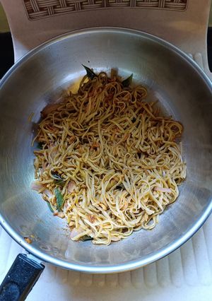 முருங்கை கீரை நூடுல்ஸ்(murungaikeerai noodles recipe in tamil) செய்முறை முக்கிய புகைப்படம்