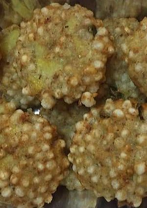 आलू साबूदाना वड़ा (Aloo sabudana vada recipe in Hindi) रेसिपी मुख्य फोटो