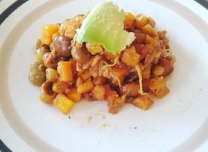 Una foto de Curry dulce vegetariano con habas