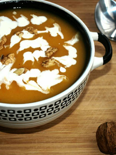 Una foto de Crema de calabaza con nueces🍴