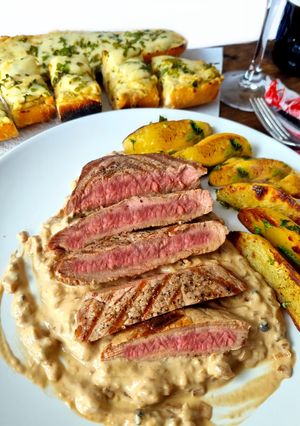 Una foto de Entrecot con salsa de pimienta verde