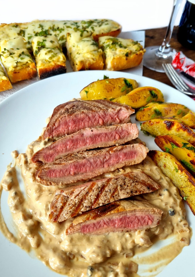 Una foto de Entrecot con salsa de pimienta verde