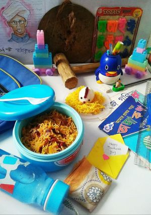 আলু দিয়ে ম্যাগি (Aloo diye maggi recipe in Bengali) রেসিপির প্রধান ছবি