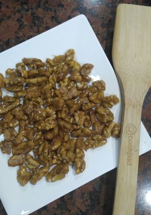 Una foto de Nueces caramelizadas con miel!
