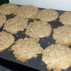 A picture of Rhubarb Streusel Muffins.