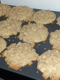 A picture of Rhubarb Streusel Muffins.