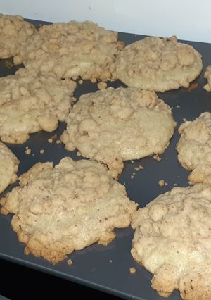 A picture of Rhubarb Streusel Muffins.