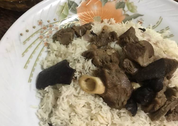 رز ابيض مع لحم مسلوق وايدام
