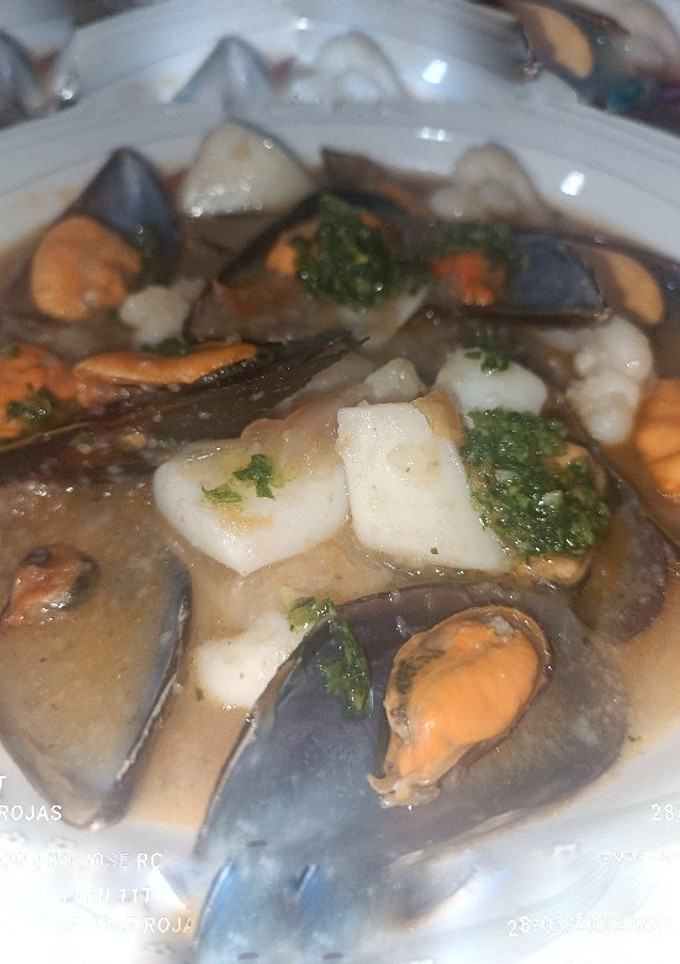 Una foto de Sepia y mejillones a la donostiarra 😹😹