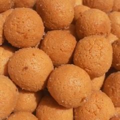 Coconut milk balls(gullisuwa) A picture of Coconut milk balls(gullisuwa).