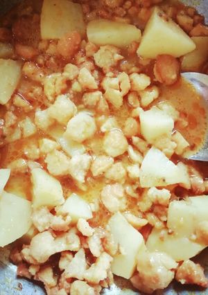 A picture of Aloo mangodi.
