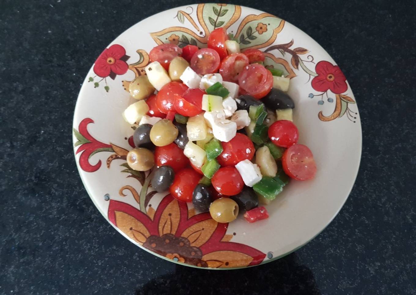 Ensalada de queso y aceituna