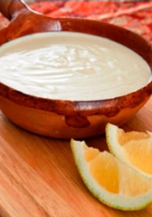 A picture of Tahini sauce - tarator.