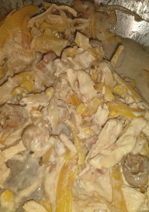 Una foto de Alambre cremoso de pollo