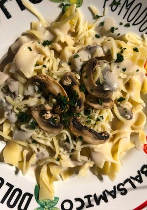 Sajtkrémes gomba, pirított champignonnal és petrezselyemmel recept fotója