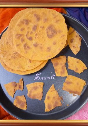 A picture of Tomato And Potato Khakhra.