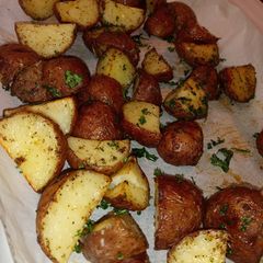 A picture of The BEST roasted potatoes.